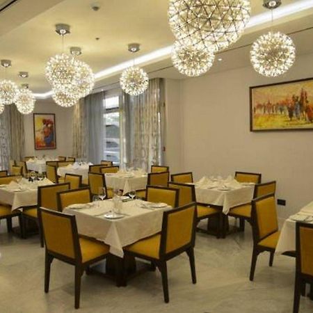 Room In Lodge - The Envoy Hotel And Suites Abuja Bagian luar foto
