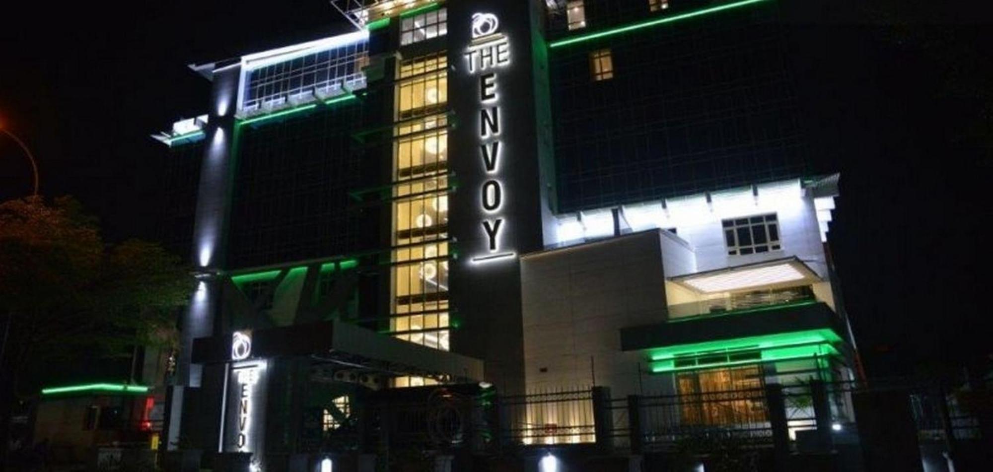 Room In Lodge - The Envoy Hotel And Suites Abuja Bagian luar foto