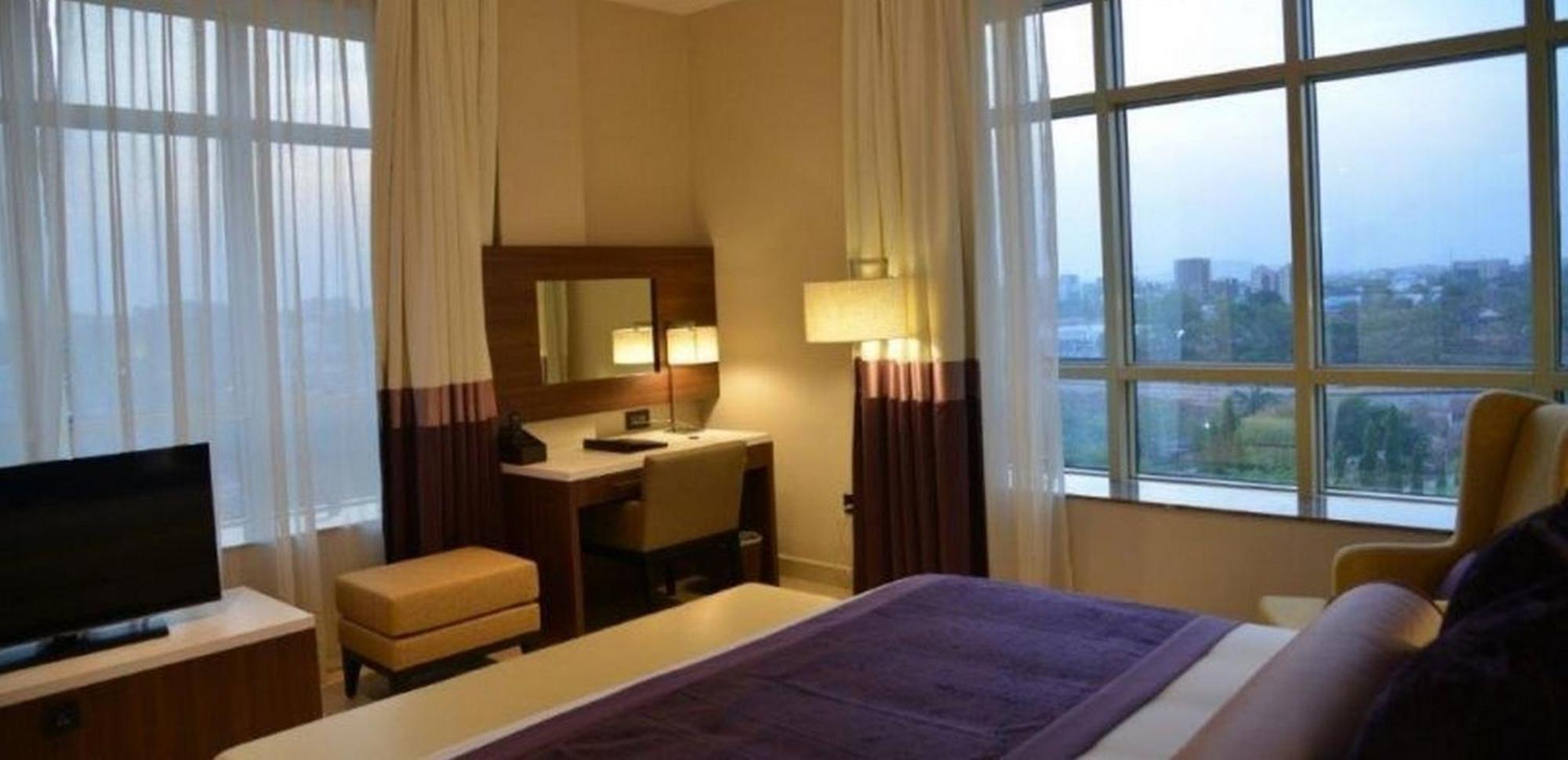 Room In Lodge - The Envoy Hotel And Suites Abuja Bagian luar foto
